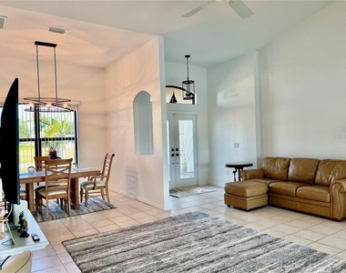 426 Nw 37th Place - Photo Thumbnail 15