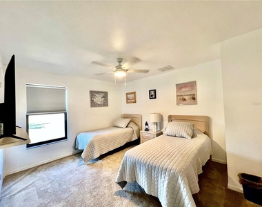 426 Nw 37th Place - Photo Thumbnail 30
