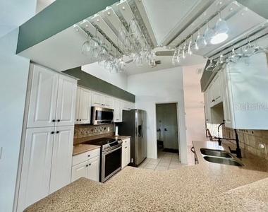 426 Nw 37th Place - Photo Thumbnail 11