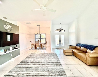 426 Nw 37th Place - Photo Thumbnail 18