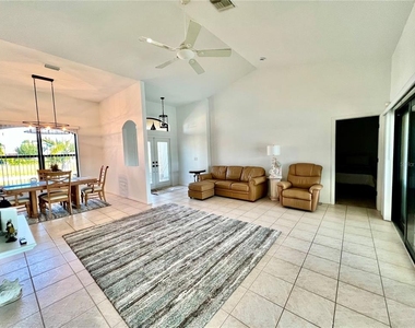 426 Nw 37th Place - Photo Thumbnail 16