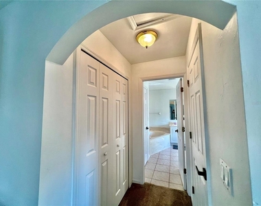 426 Nw 37th Place - Photo Thumbnail 23