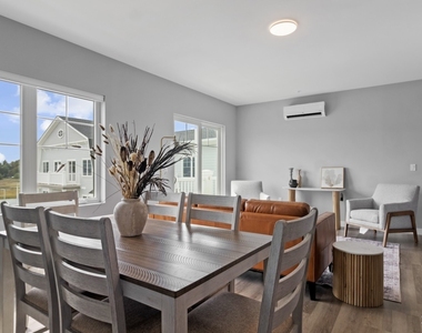 52 Maple Street - Photo Thumbnail 15