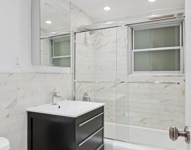 333 East 46th Street, - Photo Thumbnail 5