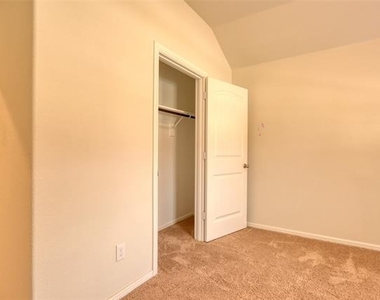 744 Walls Boulevard - Photo Thumbnail 15