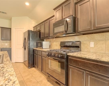 744 Walls Boulevard - Photo Thumbnail 11