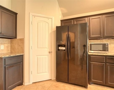 744 Walls Boulevard - Photo Thumbnail 12