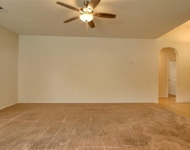 744 Walls Boulevard - Photo Thumbnail 5