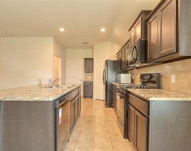 744 Walls Boulevard - Photo Thumbnail 10