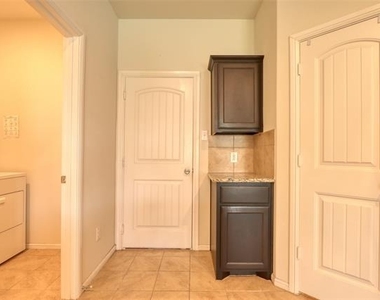 744 Walls Boulevard - Photo Thumbnail 22