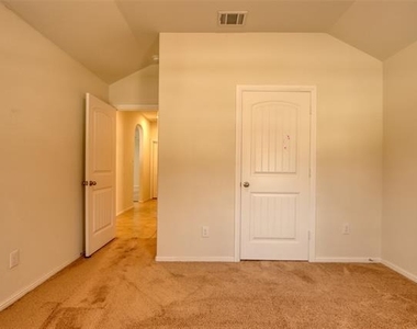 744 Walls Boulevard - Photo Thumbnail 14