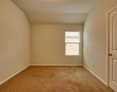 744 Walls Boulevard - Photo Thumbnail 19
