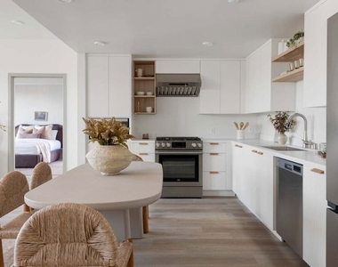 6320 Garvanza Avenue - Photo Thumbnail 12