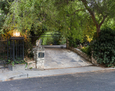 4880 Queen Florence Lane - Photo Thumbnail 41