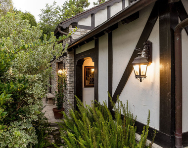4880 Queen Florence Lane - Photo Thumbnail 25