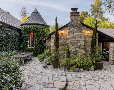 4880 Queen Florence Lane - Photo Thumbnail 34