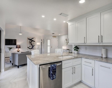 6 Lexington Lane E - Photo Thumbnail 18