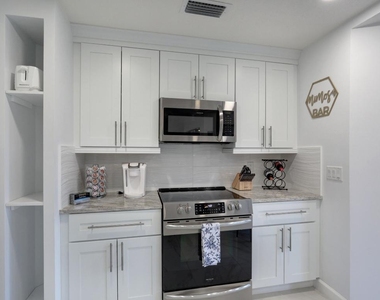 6 Lexington Lane E - Photo Thumbnail 21