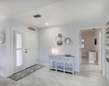 6 Lexington Lane E - Photo Thumbnail 2