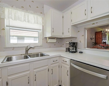 1 Vista Palm Lane - Photo Thumbnail 7