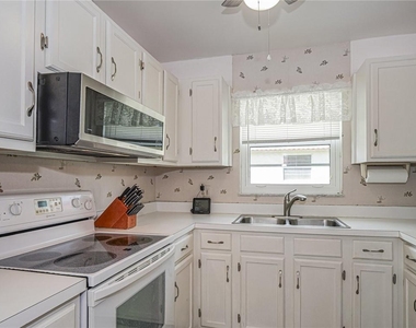 1 Vista Palm Lane - Photo Thumbnail 5