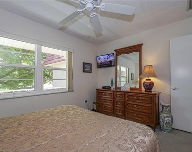 1 Vista Palm Lane - Photo Thumbnail 15