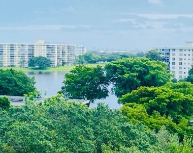 2900 N Palm Aire Drive - Photo Thumbnail 17