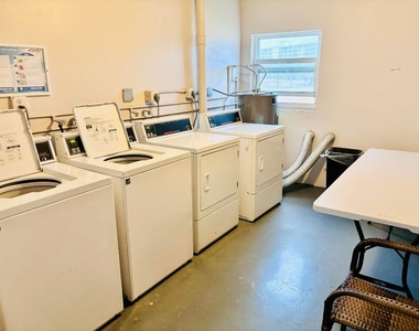 2900 N Palm Aire Drive - Photo Thumbnail 16