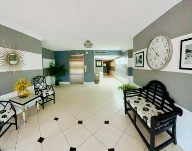 2900 N Palm Aire Drive - Photo Thumbnail 14