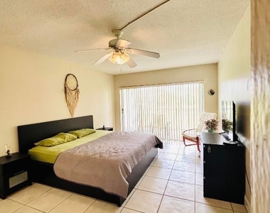 2900 N Palm Aire Drive - Photo Thumbnail 6