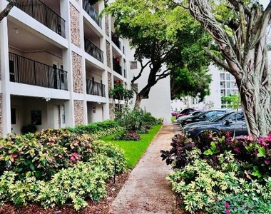 2900 N Palm Aire Drive - Photo Thumbnail 13