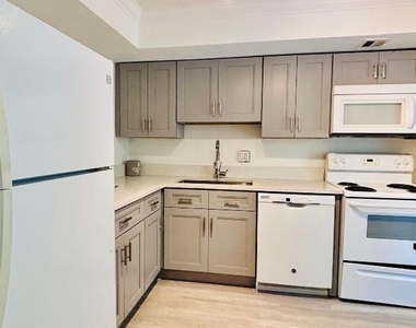 2900 N Palm Aire Drive - Photo Thumbnail 3