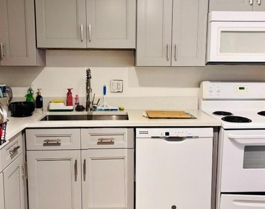 2900 N Palm Aire Drive - Photo Thumbnail 4