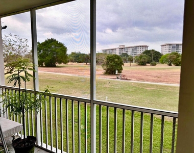 2900 N Palm Aire Drive - Photo Thumbnail 11