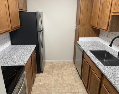 3005 Fernwood Avenue - Photo Thumbnail 11