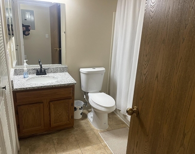 3005 Fernwood Avenue - Photo Thumbnail 17