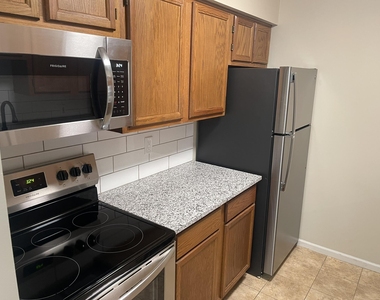3005 Fernwood Avenue - Photo Thumbnail 9