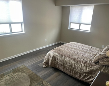 3005 Fernwood Avenue - Photo Thumbnail 5