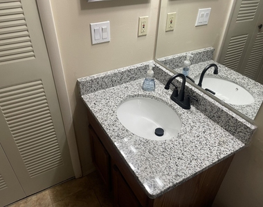 3005 Fernwood Avenue - Photo Thumbnail 18