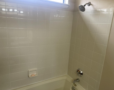 3005 Fernwood Avenue - Photo Thumbnail 14