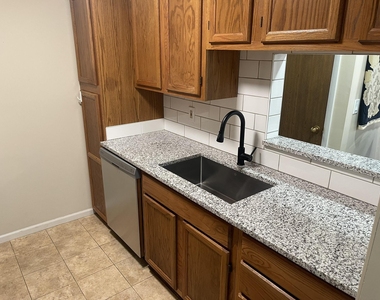 3005 Fernwood Avenue - Photo Thumbnail 10