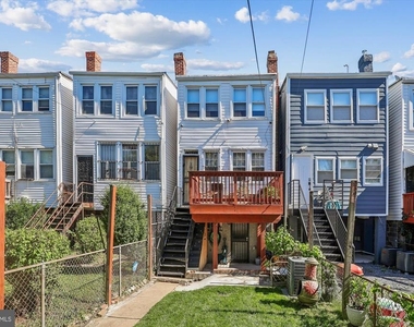 758 19th Street Ne - Photo Thumbnail 1