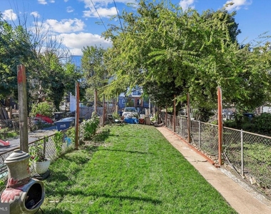 758 19th Street Ne - Photo Thumbnail 2