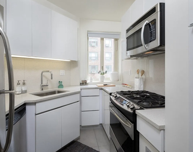 400 East 20th Street, Unit 05-c - Photo Thumbnail 5