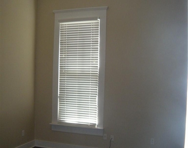 915 W 23rd St - Photo Thumbnail 19