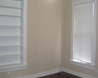 915 W 23rd St - Photo Thumbnail 12
