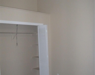 915 W 23rd St - Photo Thumbnail 21