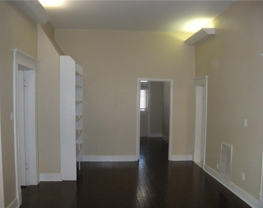 915 W 23rd St - Photo Thumbnail 2