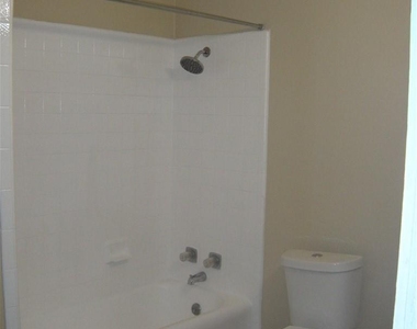 915 W 23rd St - Photo Thumbnail 15