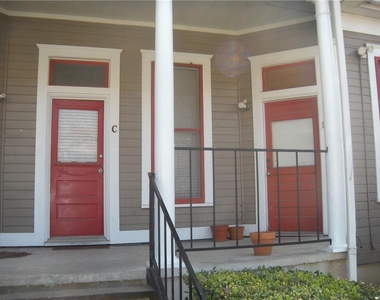 915 W 23rd St - Photo Thumbnail 1